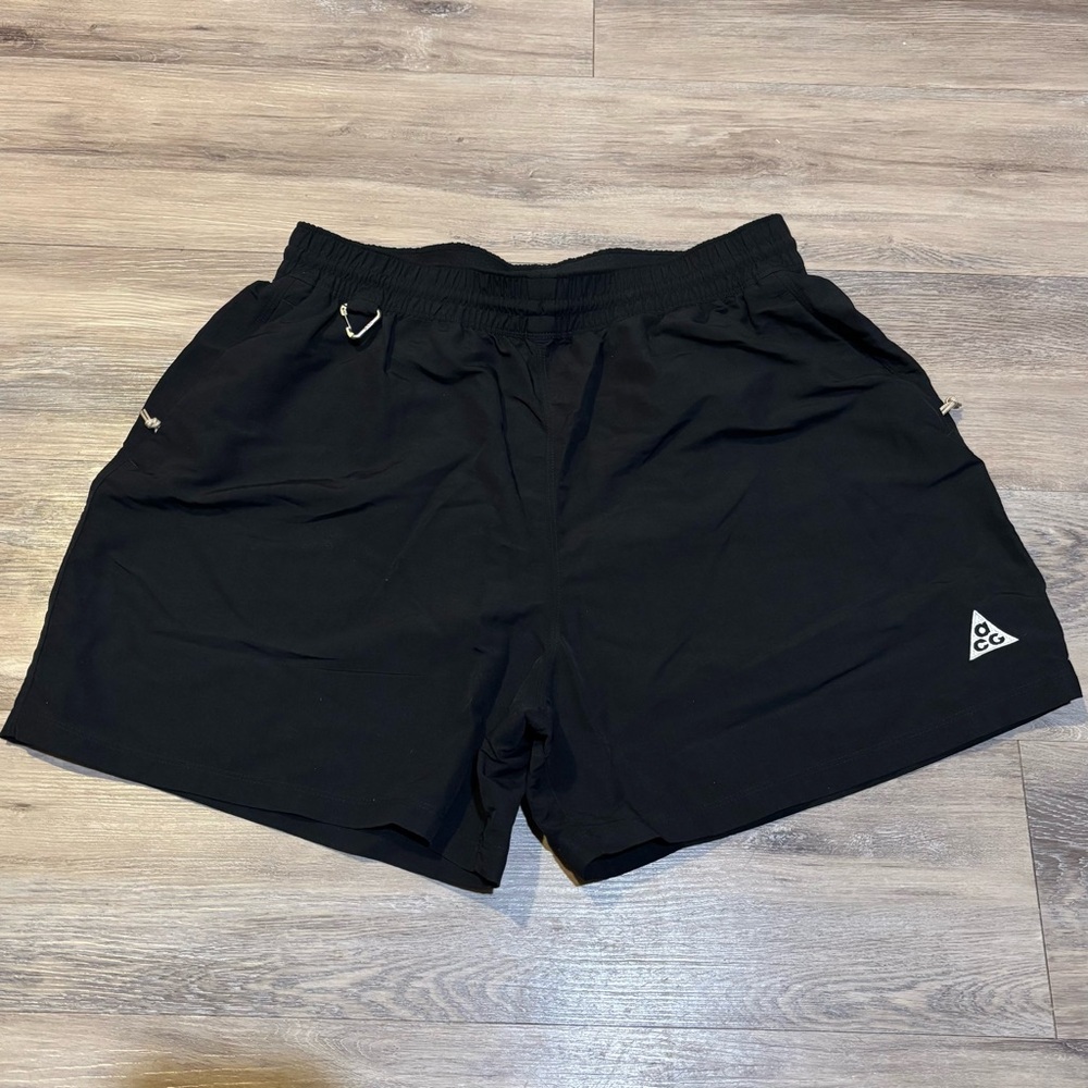 Nike ACG high rise drawstring pull on hiking athletic shorts 5” women’s Sz large